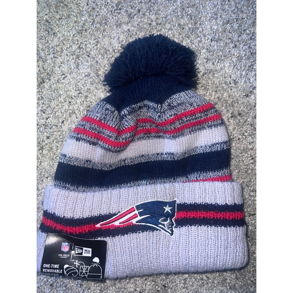 New Era New England Patriots NFL On Field Sideline Knit Pom Beanie Hat Gray Navy